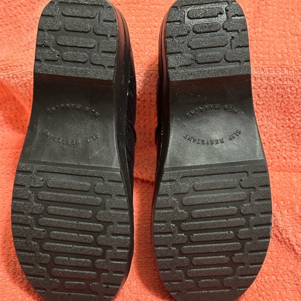 Easy Street Black Mules with Embossed Design - Picture 4 of 6
